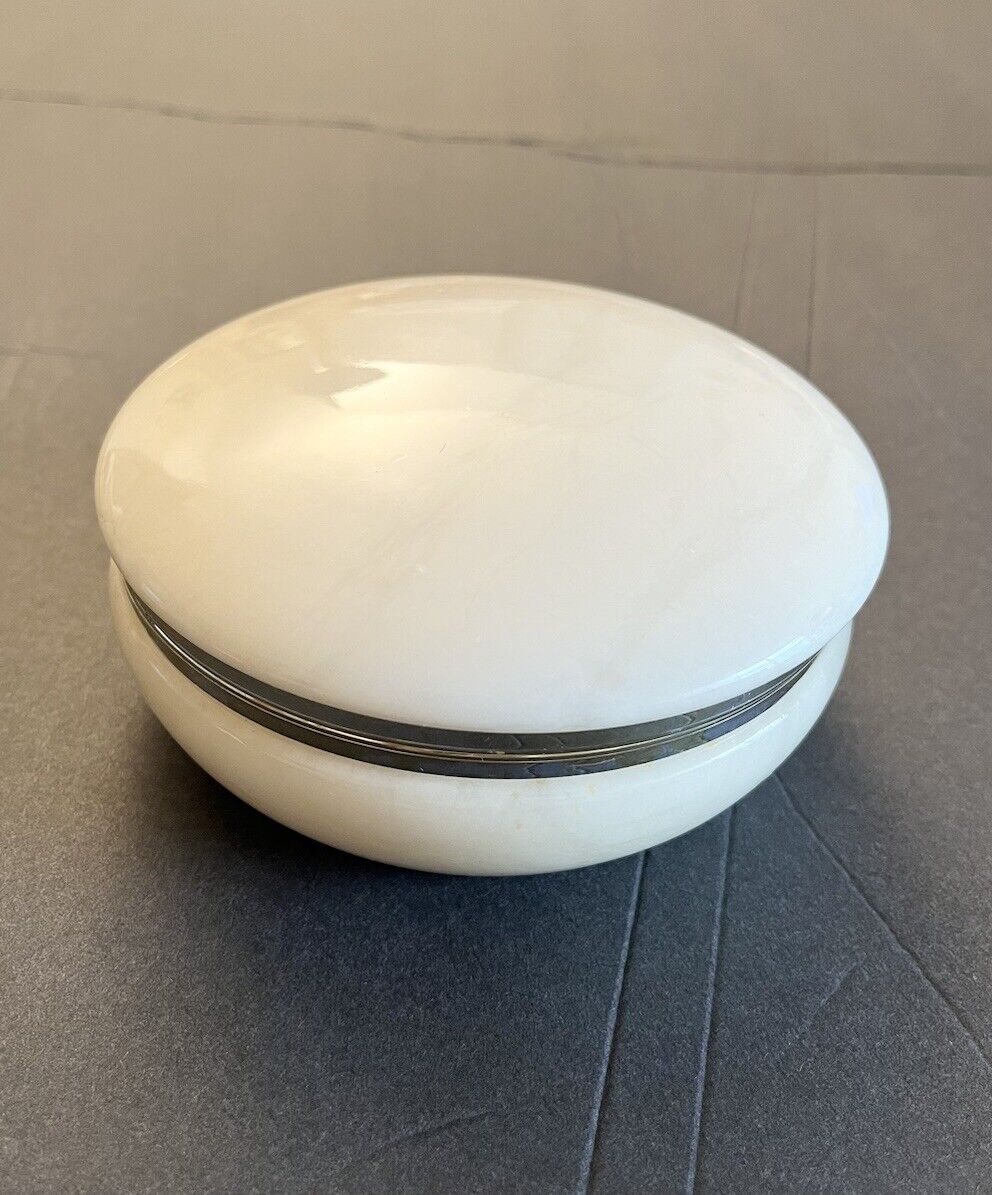 genuine alabaster Off White hand carved Round Trinket Box Hinged made in italy