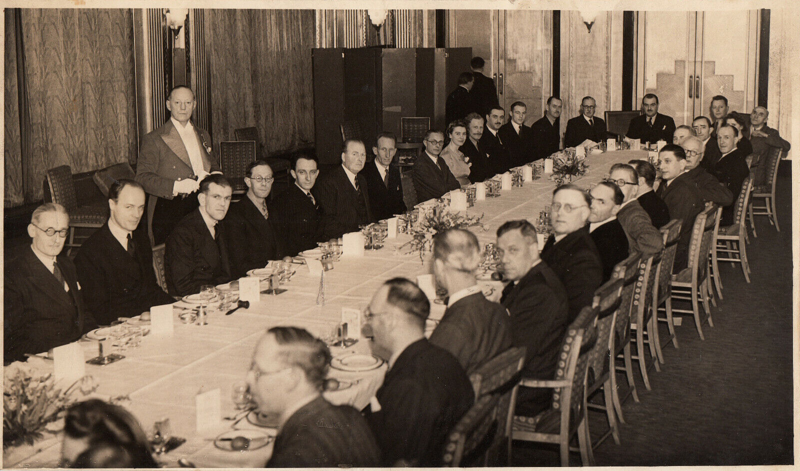 LONDON EVENING NEWS DINNER ~ CLARIDGE’S ~ (2 PHOTOS) ~ JANUARY 1944