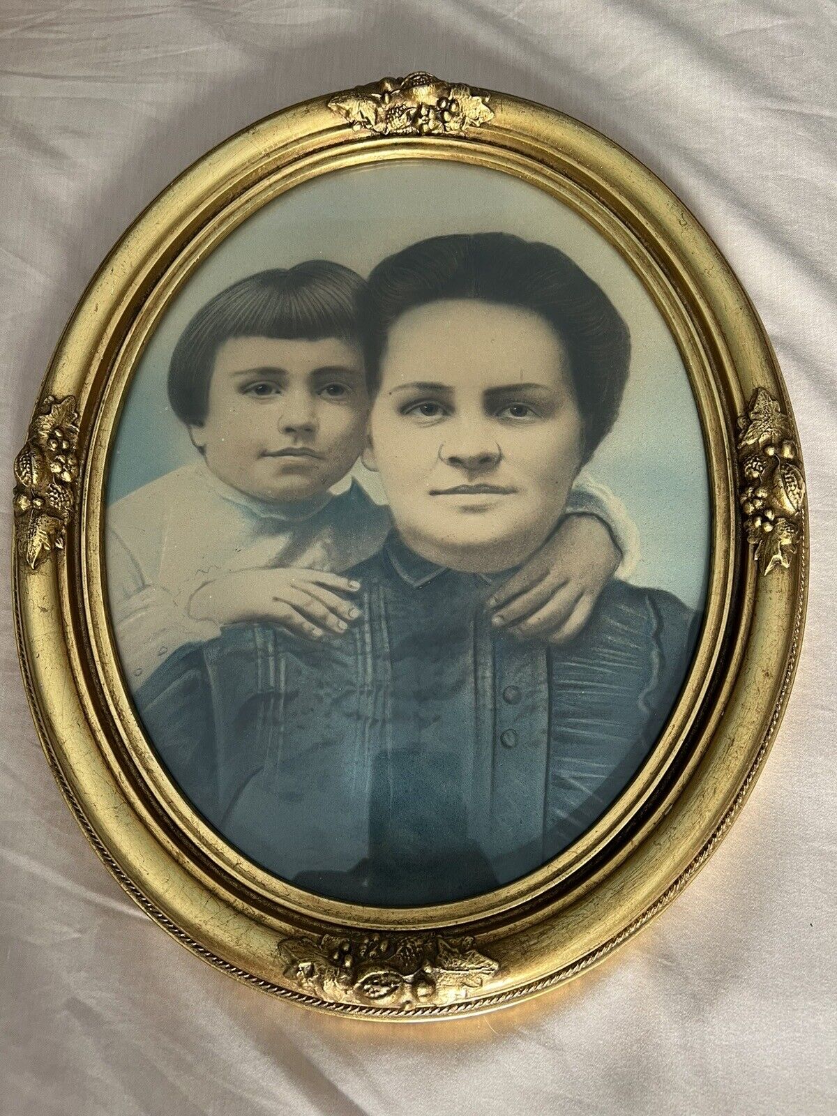 Antique Oval Portrait of Mother and Child Gold Frame 20th Century