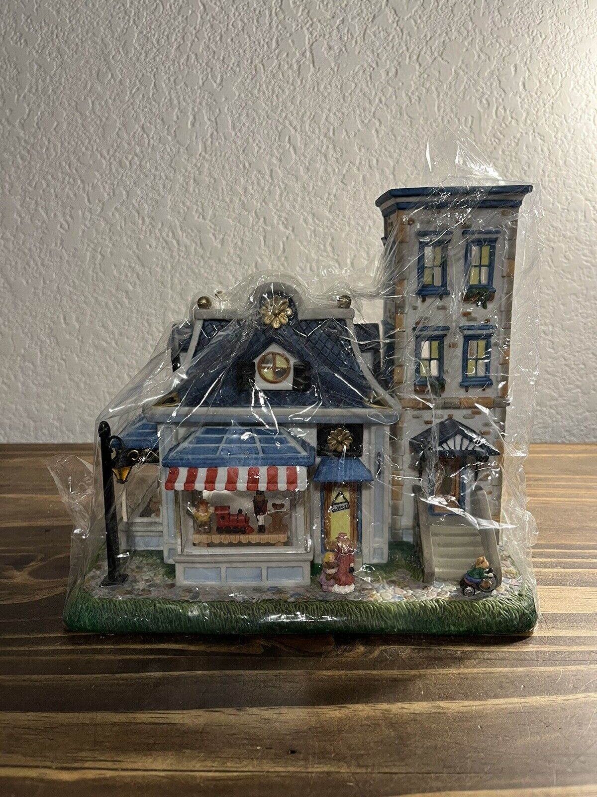VTG PartyLite Olde World Village Toy Shoppe P8198 Tealight House **PLEASE READ