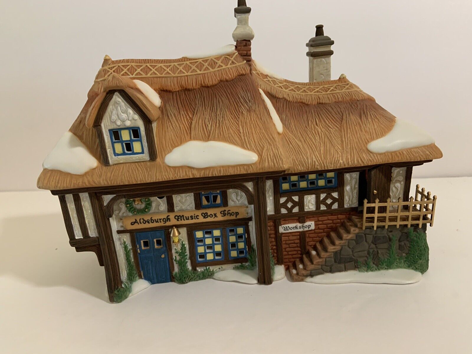 Department 56 #58441 Aldeburgh Music Box Shop. Musical -light Included