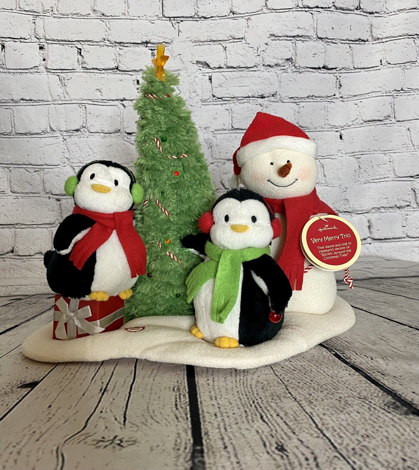 Hallmark NWTJingle Pals Very Merry Trio Sings Lights Snowman Penguins Tree Video
