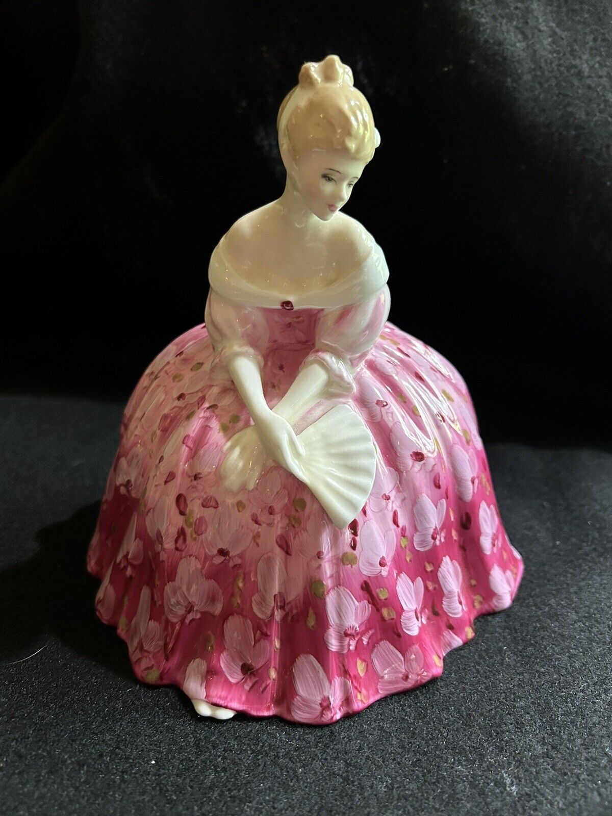Victoria Royal Doulton Figurine HN 2471 1972
