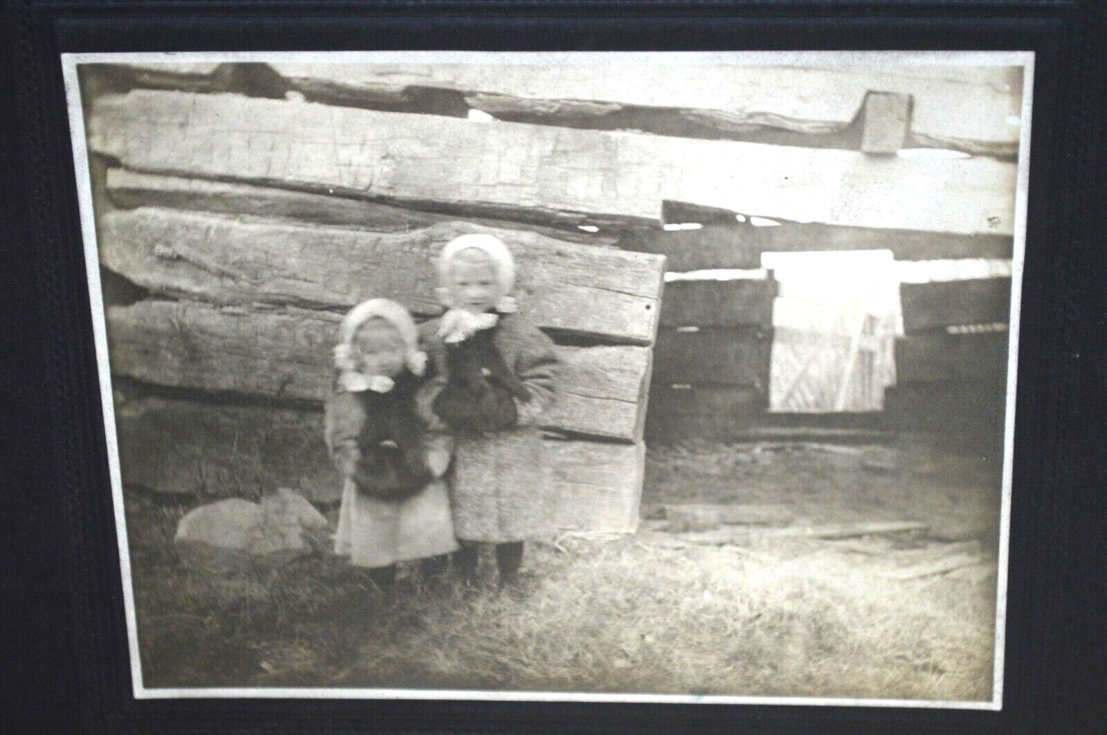 ANTIQUE EARLY 1880's-1900's PHOTOGRAPH KIDS BY WOOD BUILDING 5X4