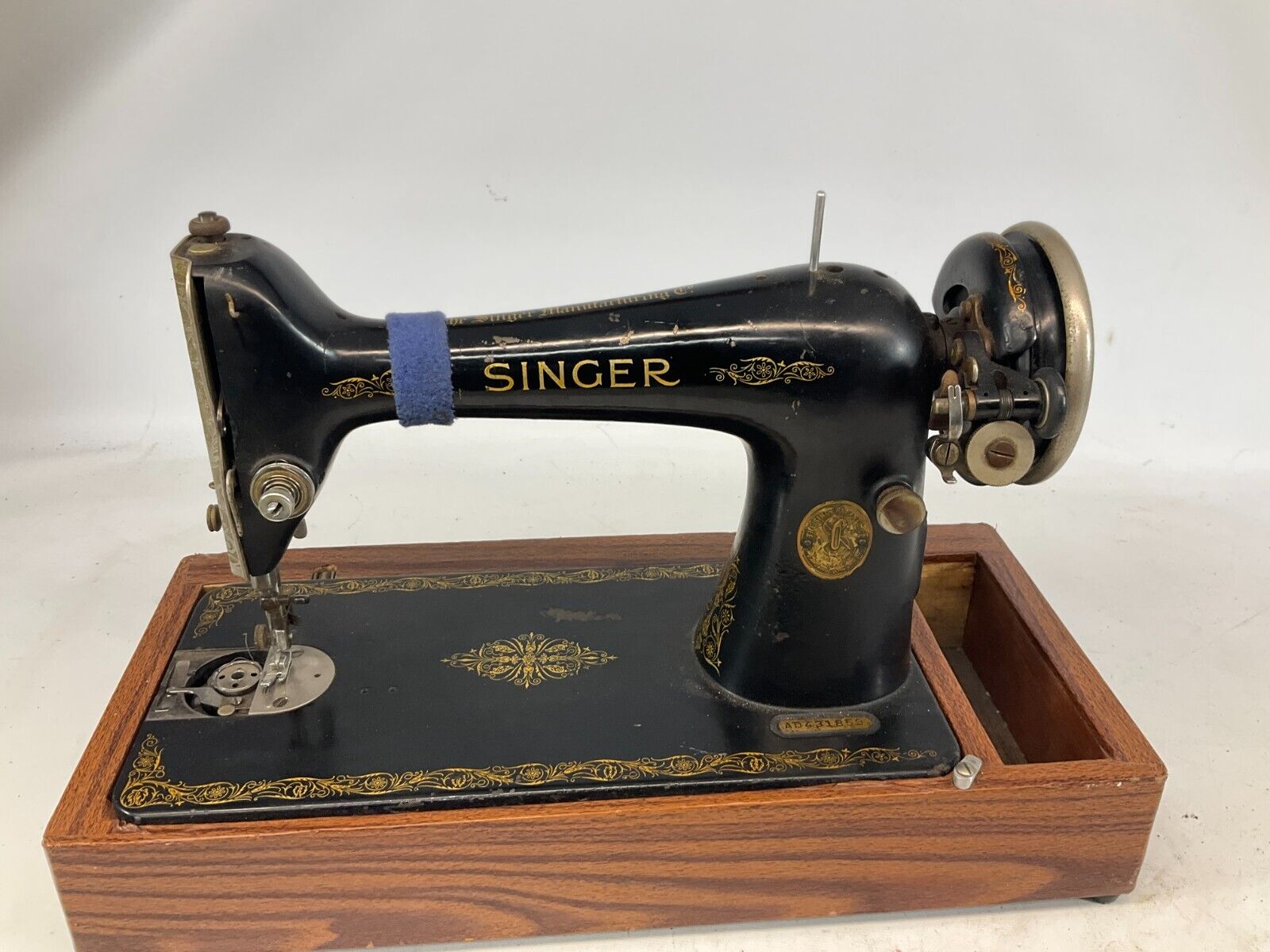 Vintage Singer Sewing machine AD431859 November 24 1931