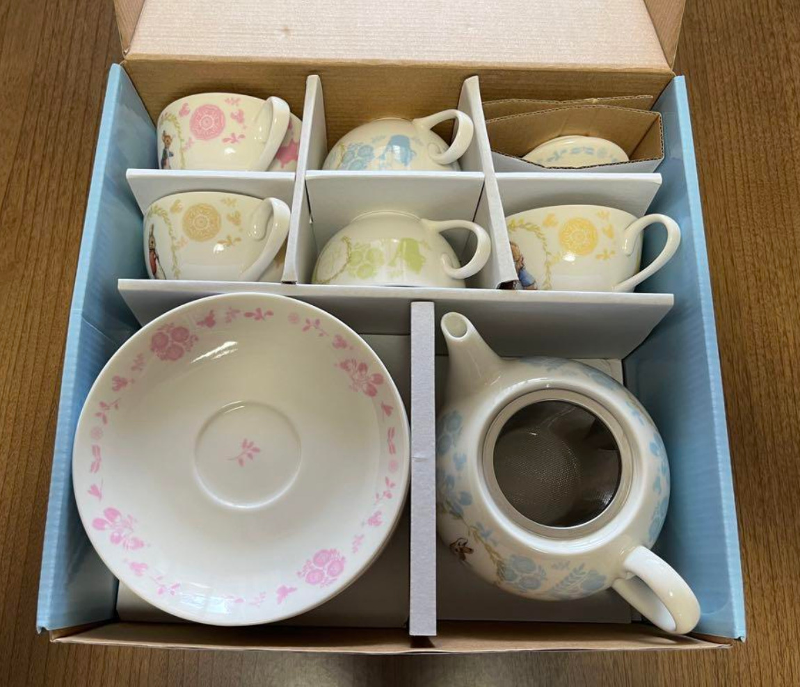 Peter Rabbit Tea Set Teapot Cups & Saucers 5 Set With box New