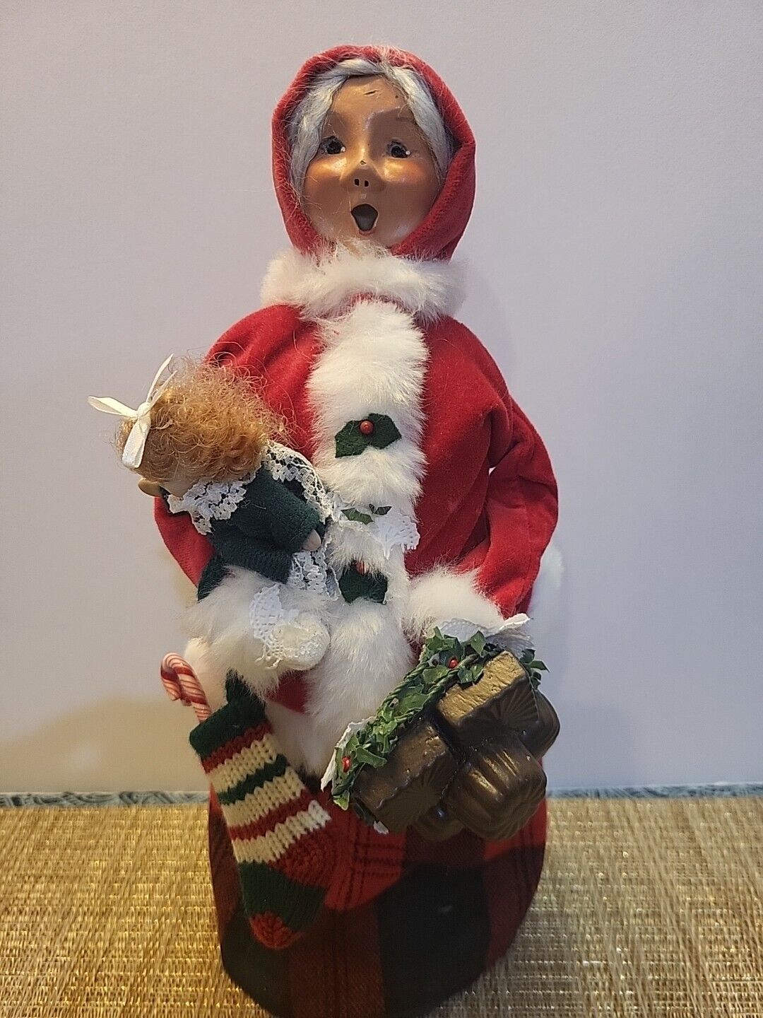 2015 Byers Choice Mrs. Claus With Stocking, Candy And Doll 13\