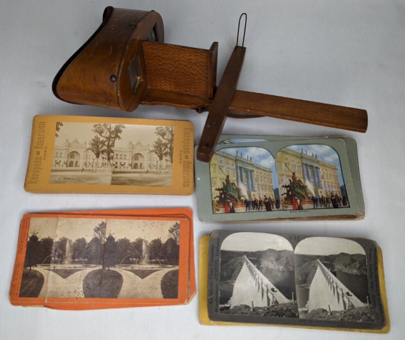 Vintage Wooden Stereoscope with 27 Vintage Picture Cards - Optometrist Tool