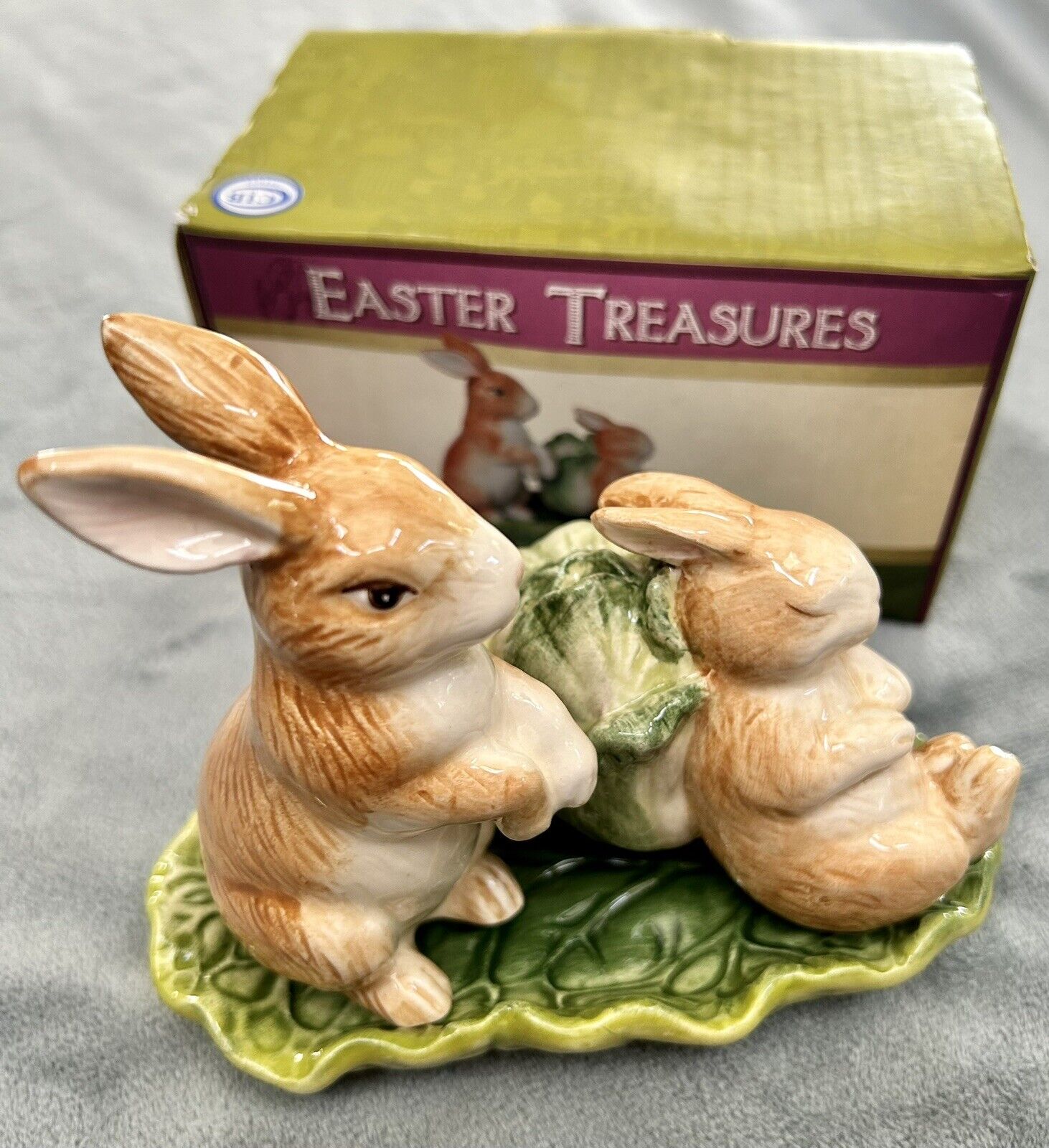 New Cracker Barrel Easter Treasures Bunny Rabbit Salt & Pepper Shakers w/ Tray