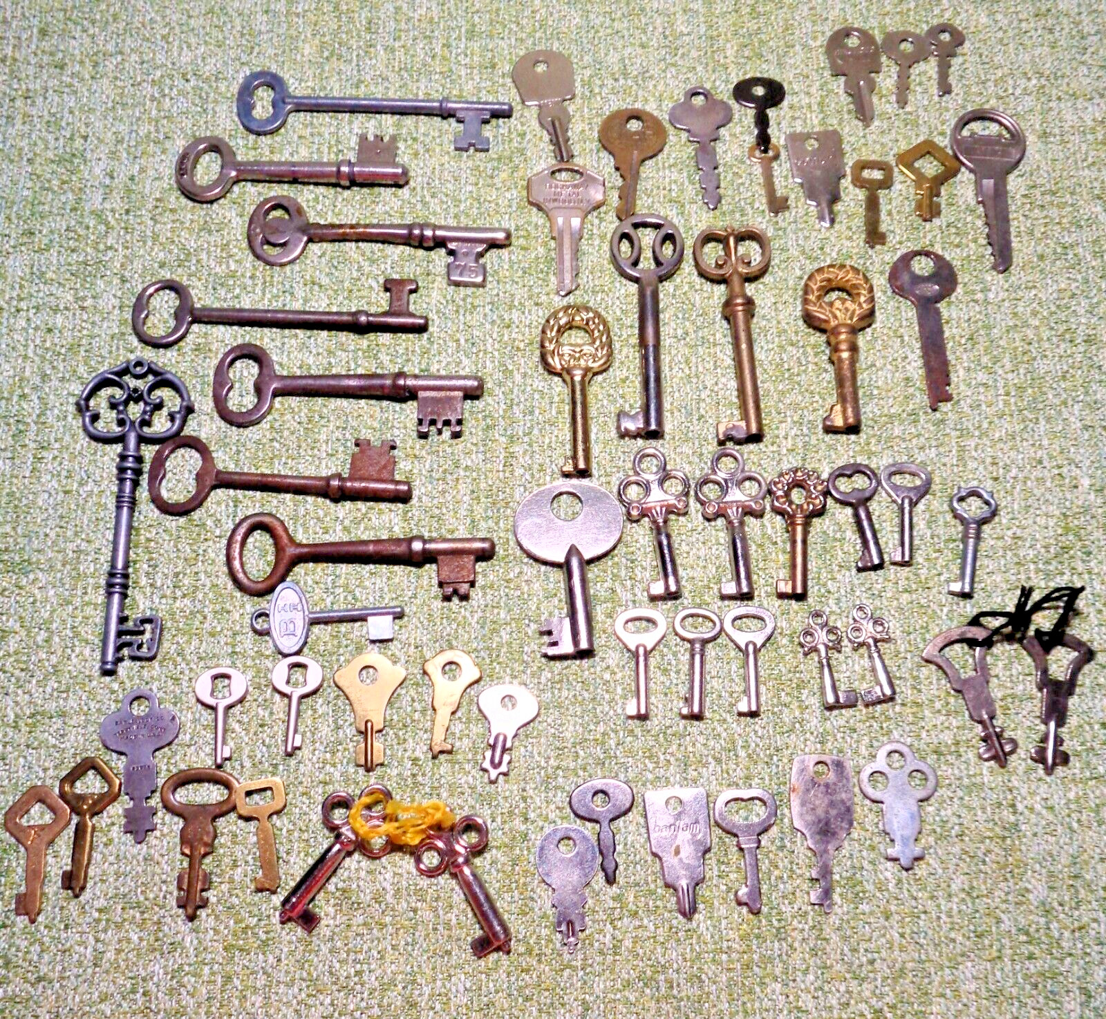 Antique, Vintage Lot Metal Skeleton Church Variety Keys 