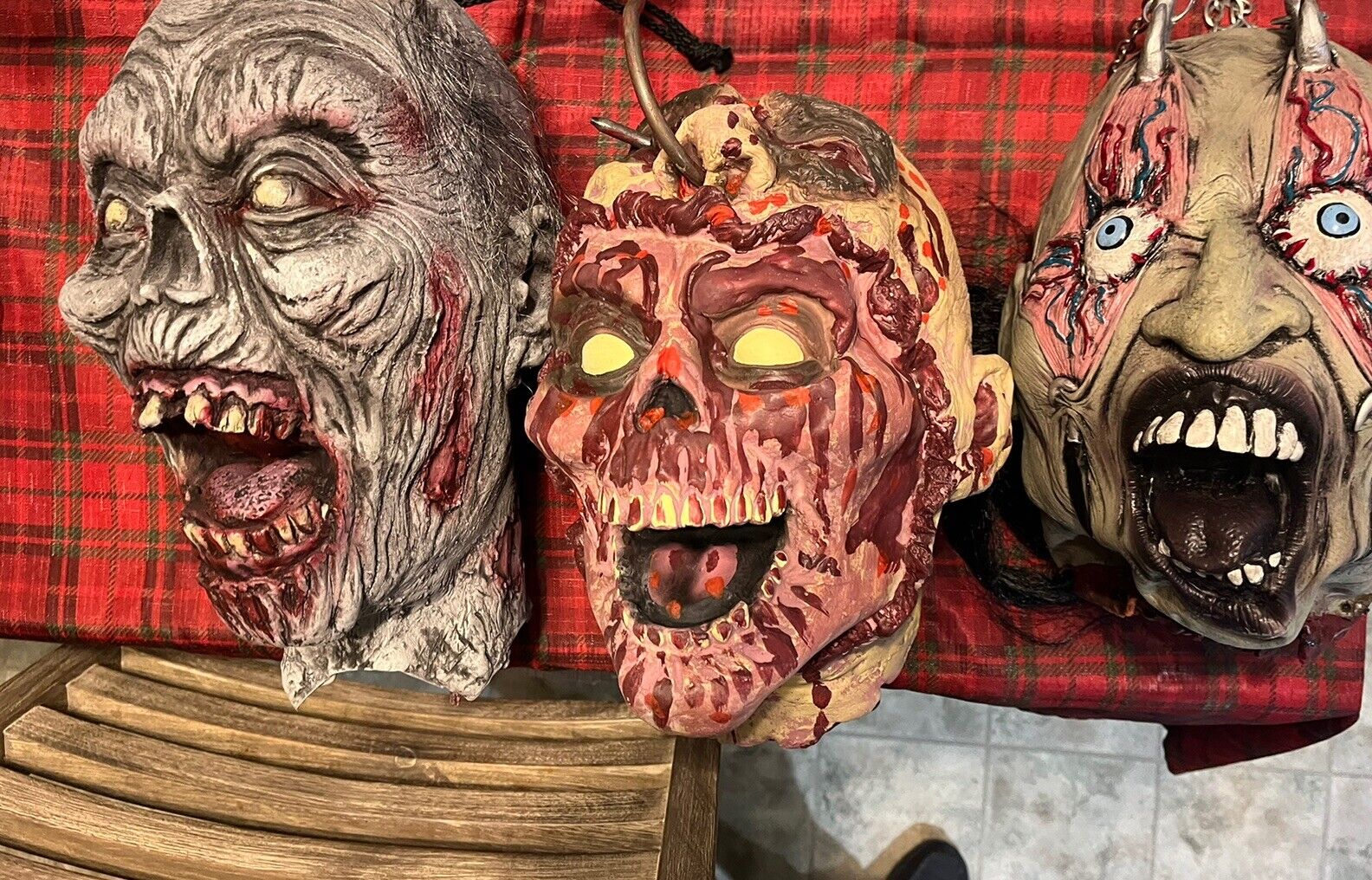 Halloween Scary Hanging Severed Head Life-Size Heads