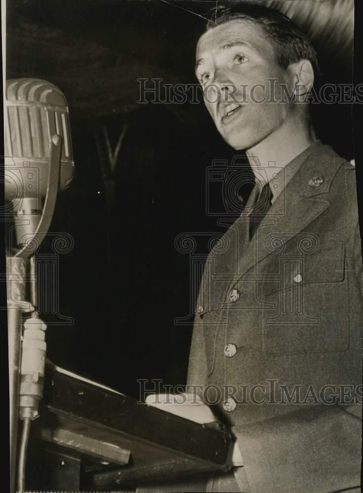 1941 Press Photo Actor Jimmy Stewart makes an appearance in uniform - afx01960