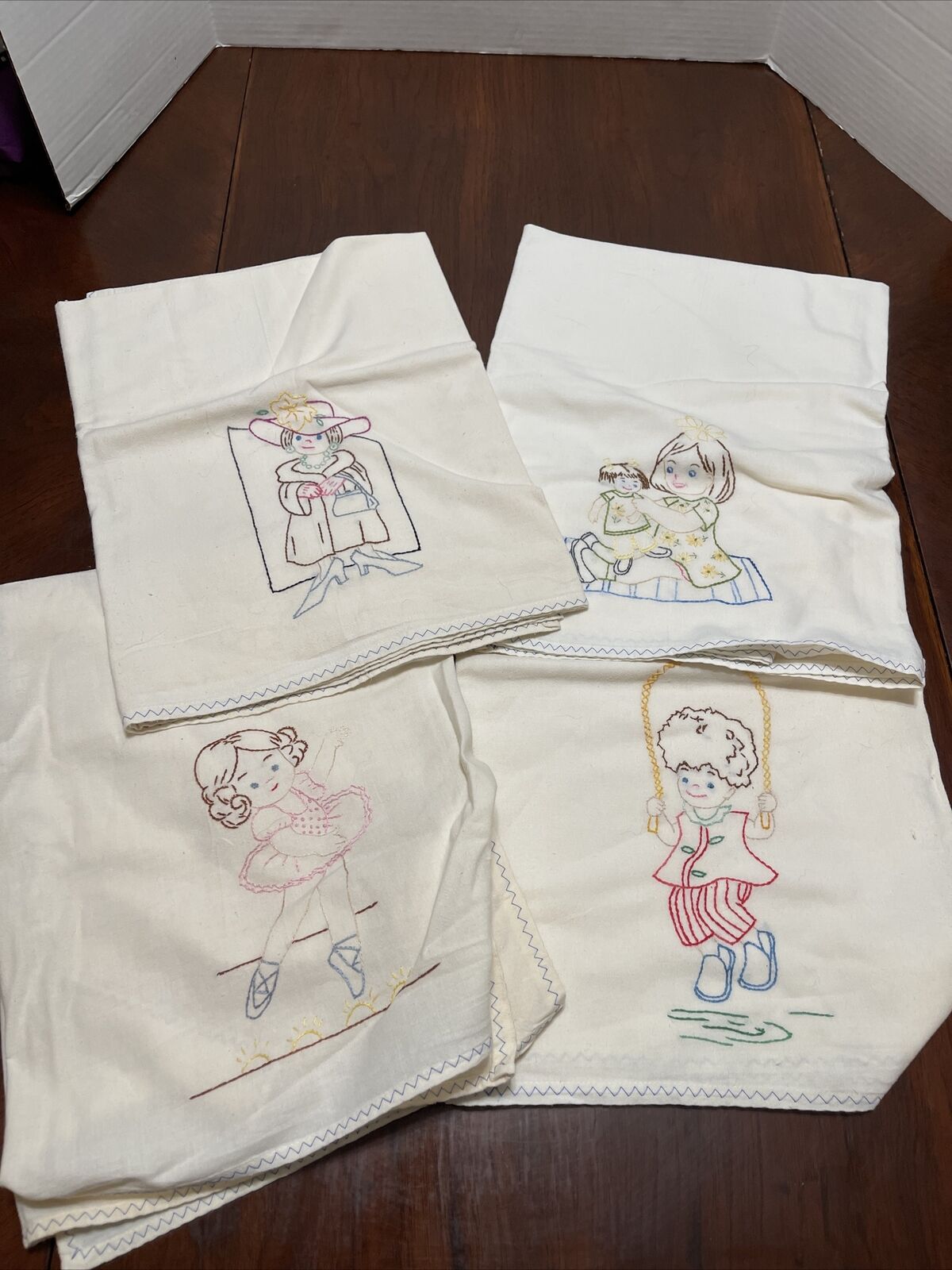 Set Of 4 Embroidered Flour Sack Towels Little Girls Playing 30\