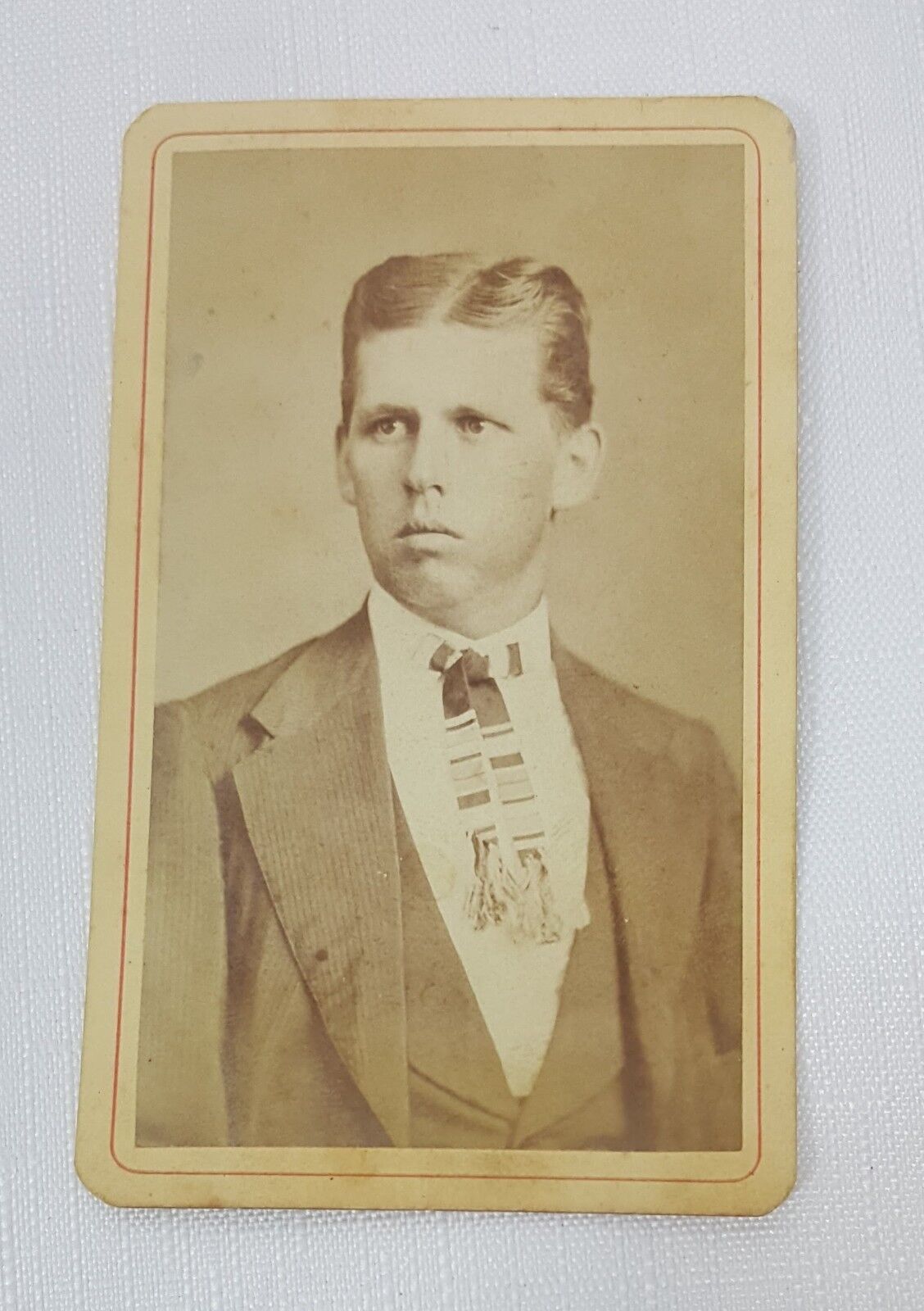 Cabinet Card Photo Portrait Victorian Man in suit necktie parted hair