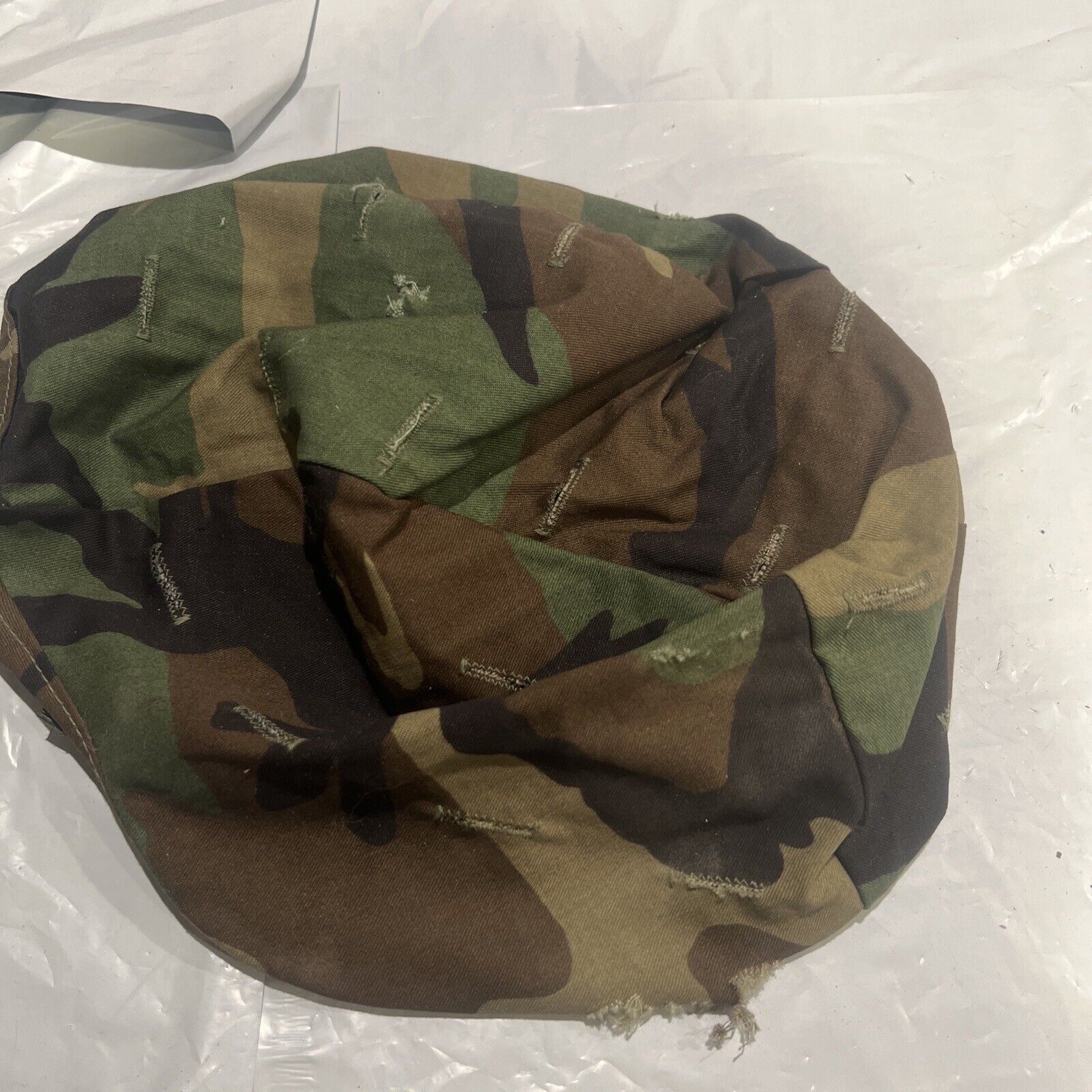 Army helmet cover Woodland Camo, Medium Large, Defects