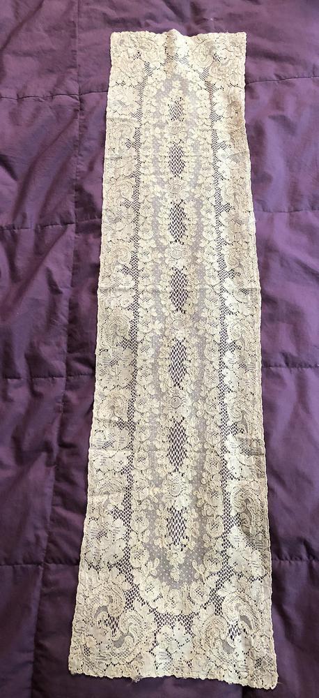 LOVELY ANTIQUE FRENCH ALENCON NET LACE RUNNER 41 1/2\