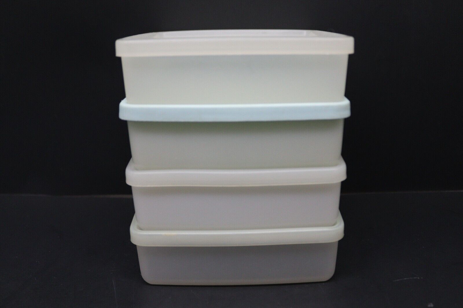 Lot of 4 Vintage Tupperware #670 Square A Way Sandwich Keepers w Lids