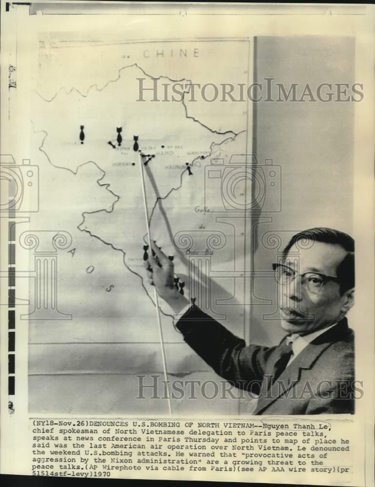 1970 Press Photo North Vietnamese Nguyen Thanh Le with newsmen points to map