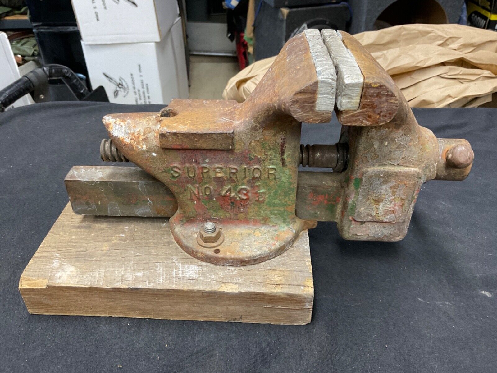 Vintage Erie Superior No.43 1/2 Bench vise without swivel