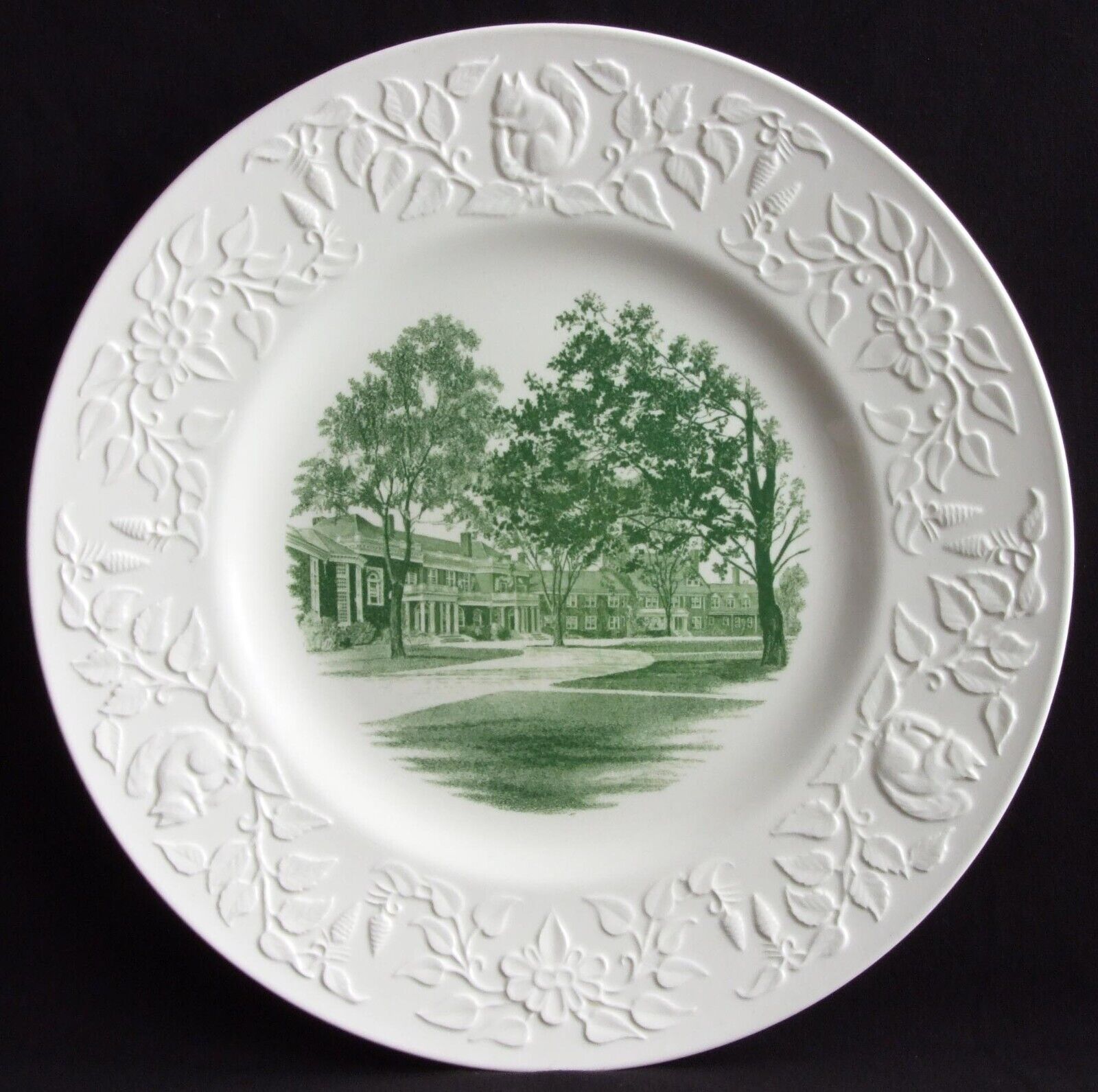 Vintage 1930s Groton School, Hundred House Wedgwood 10.5-inch Plate