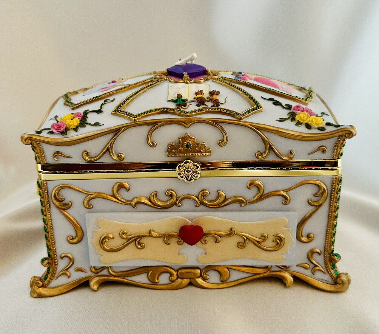 RARE Vintage Disney Cinderella Musical Jewelry Box MINT Condition