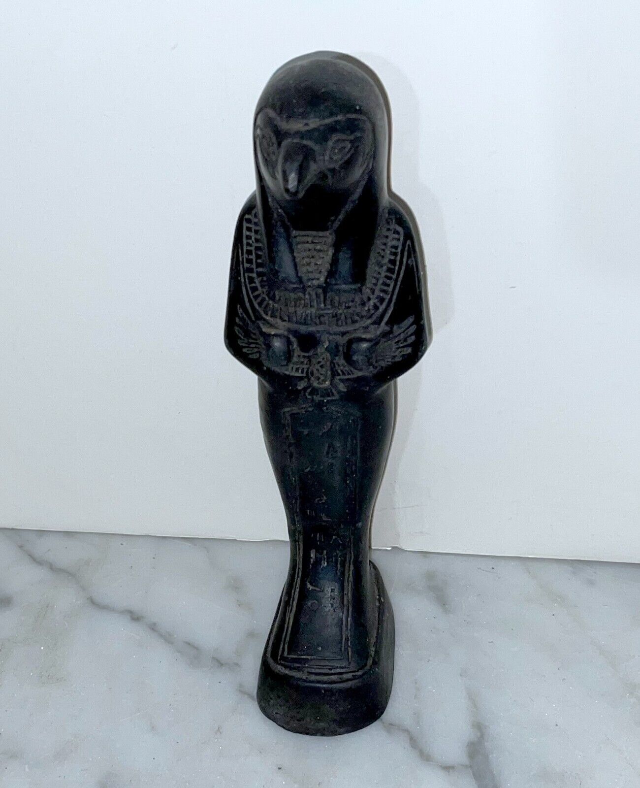 BEAUTIFUL VINTAGE EGYPTIAN BLACK STONE SCULPTURE DEPICTING THE GOD HORUS