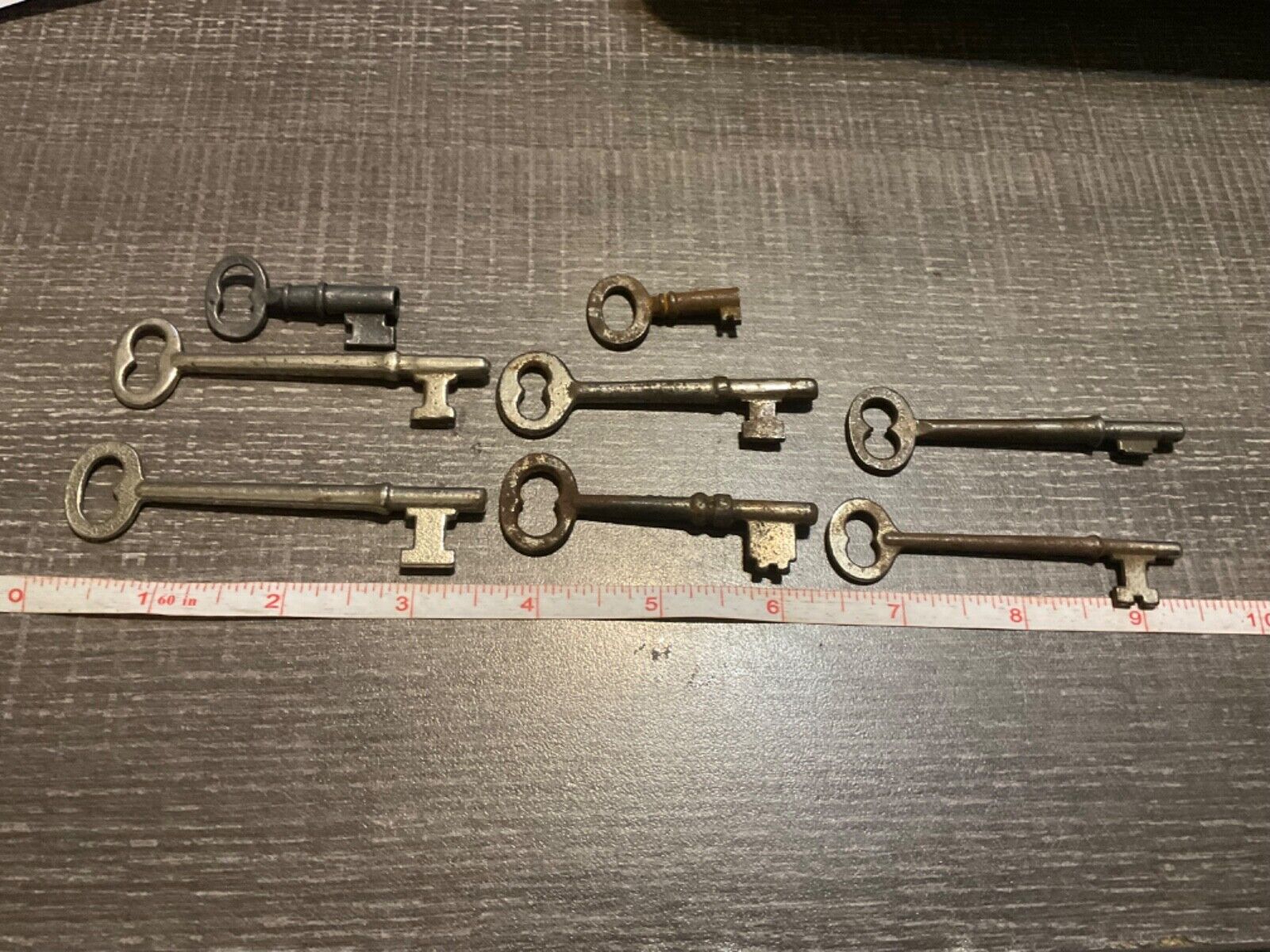Mixed Lot Of 8 Old Vintage Antique Skeleton  Keys Multiple Sizes