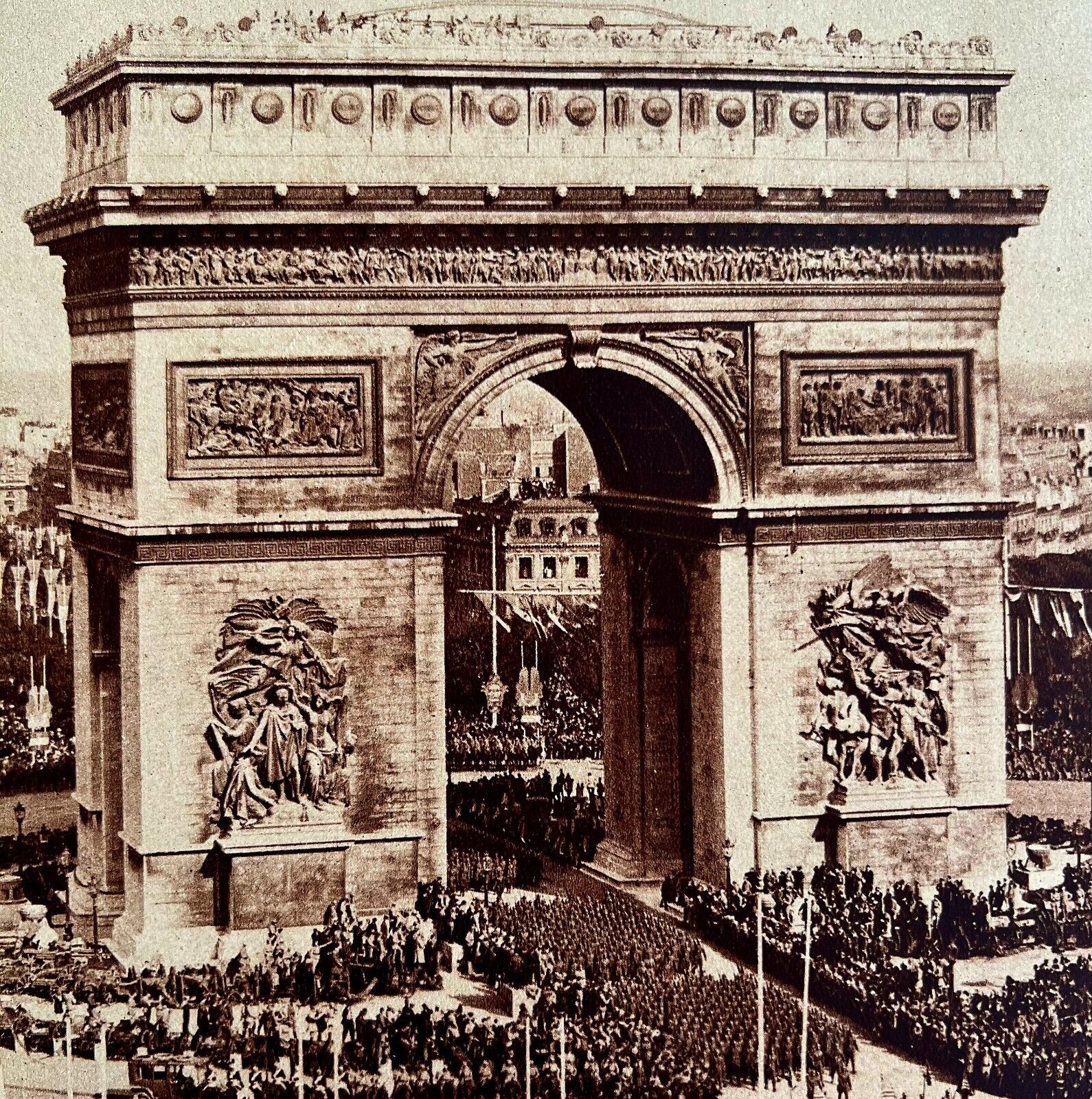 Bastille Day Parade Triumphal Arch Paris 1920s WW1 Military March GrnBin2