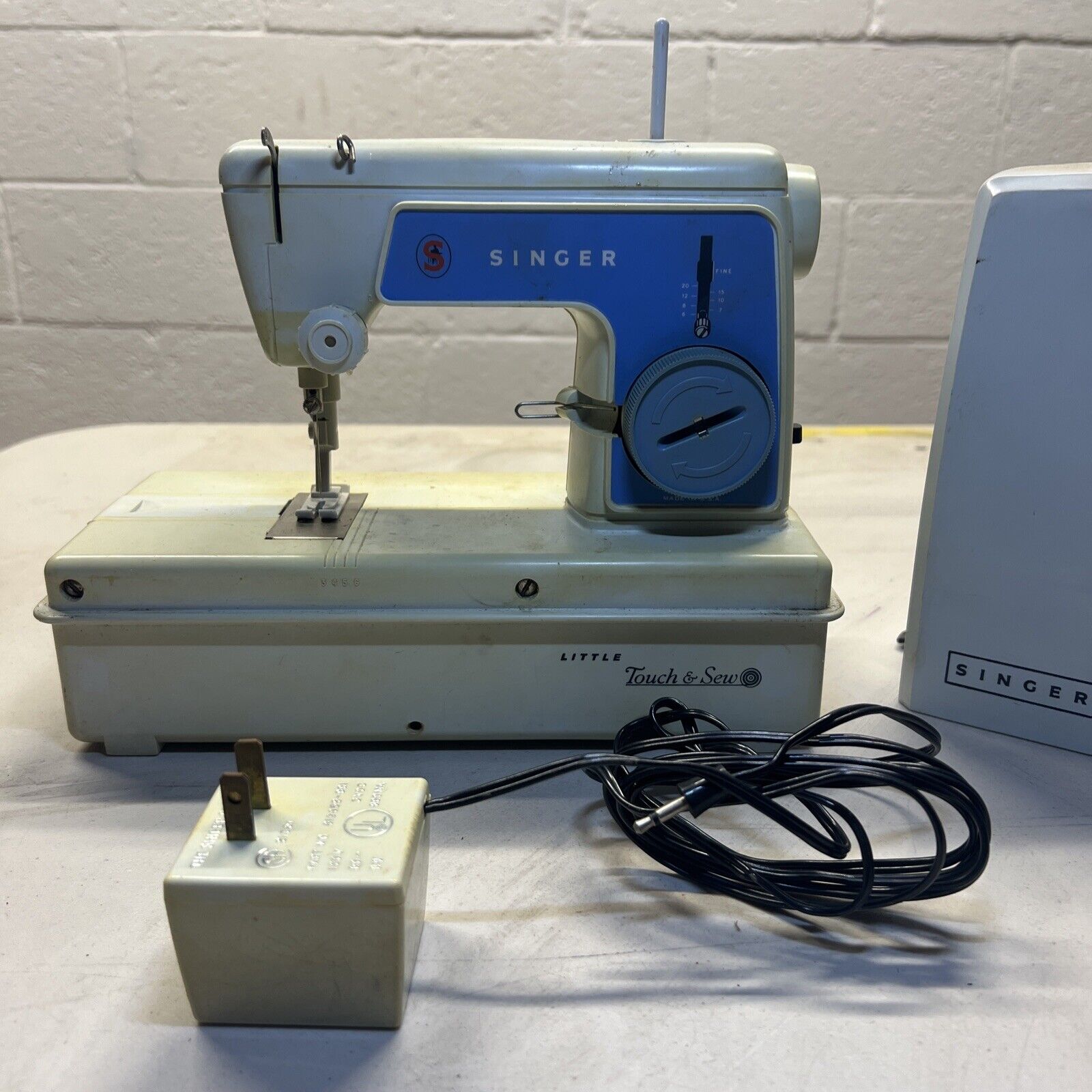 Vintage Singer The Little Touch Sewing Machine With Case Model 67A23 UNTESTED