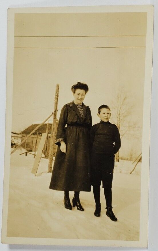Rppc Lovely Woman with Boy Posing in Snow Postcard R1