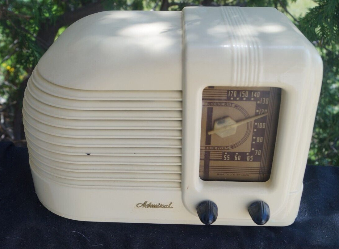 Vintage 1941 Admiral Model 16-D5 Tube Radio - Works - Bakelite - Sleek - HTF