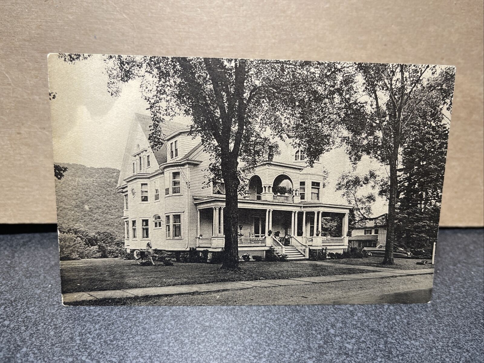 Victorian Guesthouse Antiques￼ Towanda Pennsylvania Postcard￼