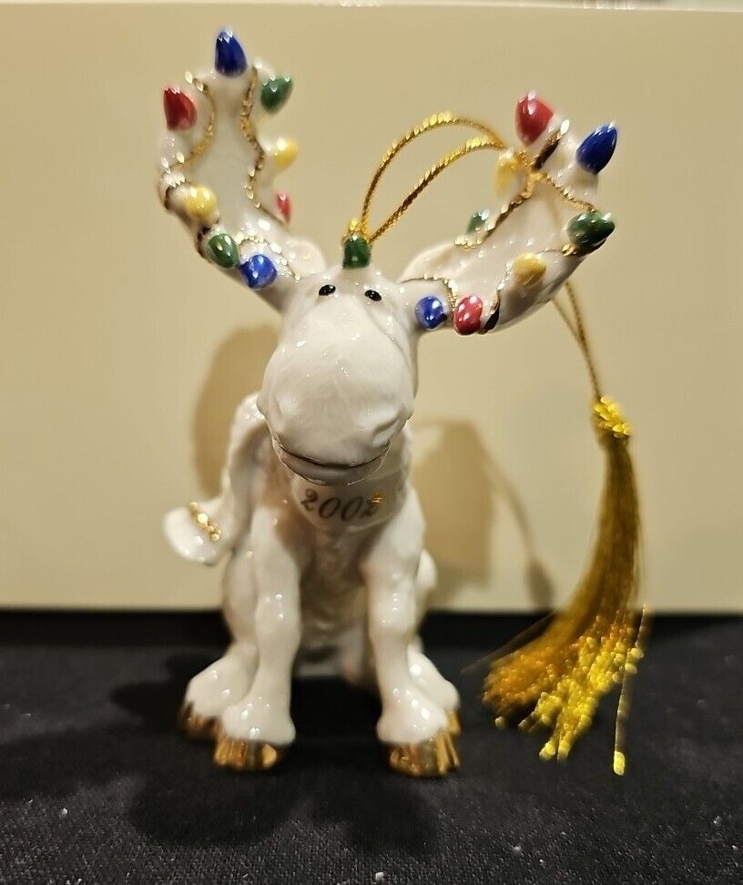 Lenox Christmas moose figurine 2002
