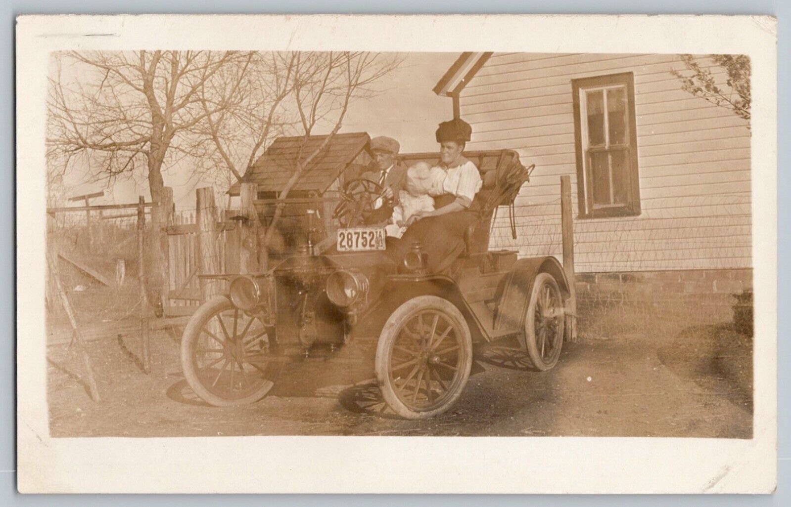Family In Car With 1913 Iowa License Plate Real Photo Postcard RPPC 