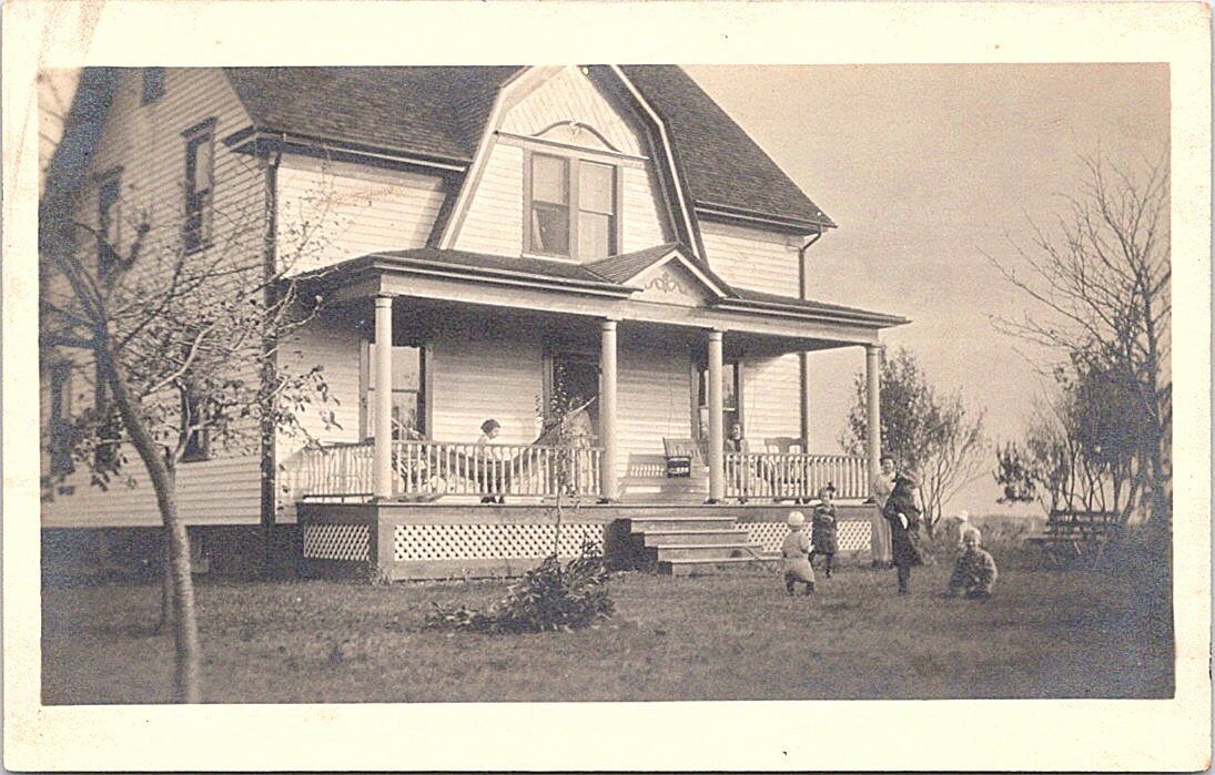 RPPC Somers WI Residence Scene Children Playing in Yard 1919