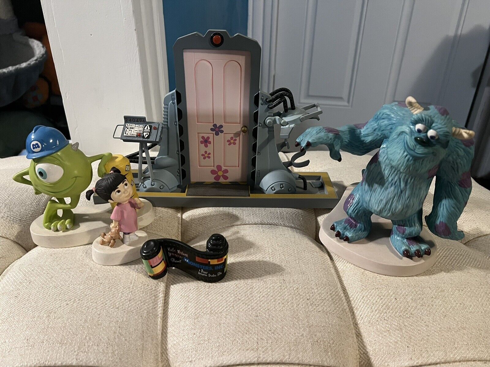 WDCC Monsters Inc. 4-piece set Sulley,  Mike,  Boo, Broken Door Station  Read