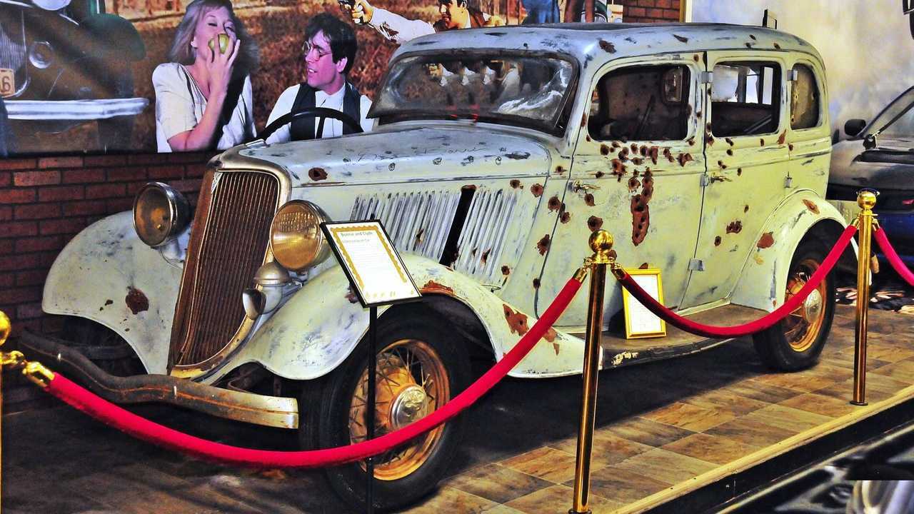 Bonnie and Clyde's Death Car on display vintage photo reproduction  