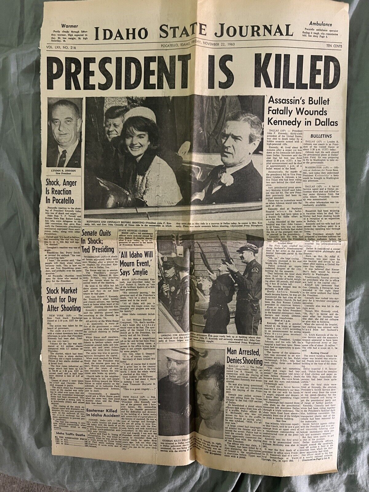 ORIGINAL VINTAGE NEWSPAPER KENNEDY ASSASSINATION FRONT COVERS AND CUT OUTS