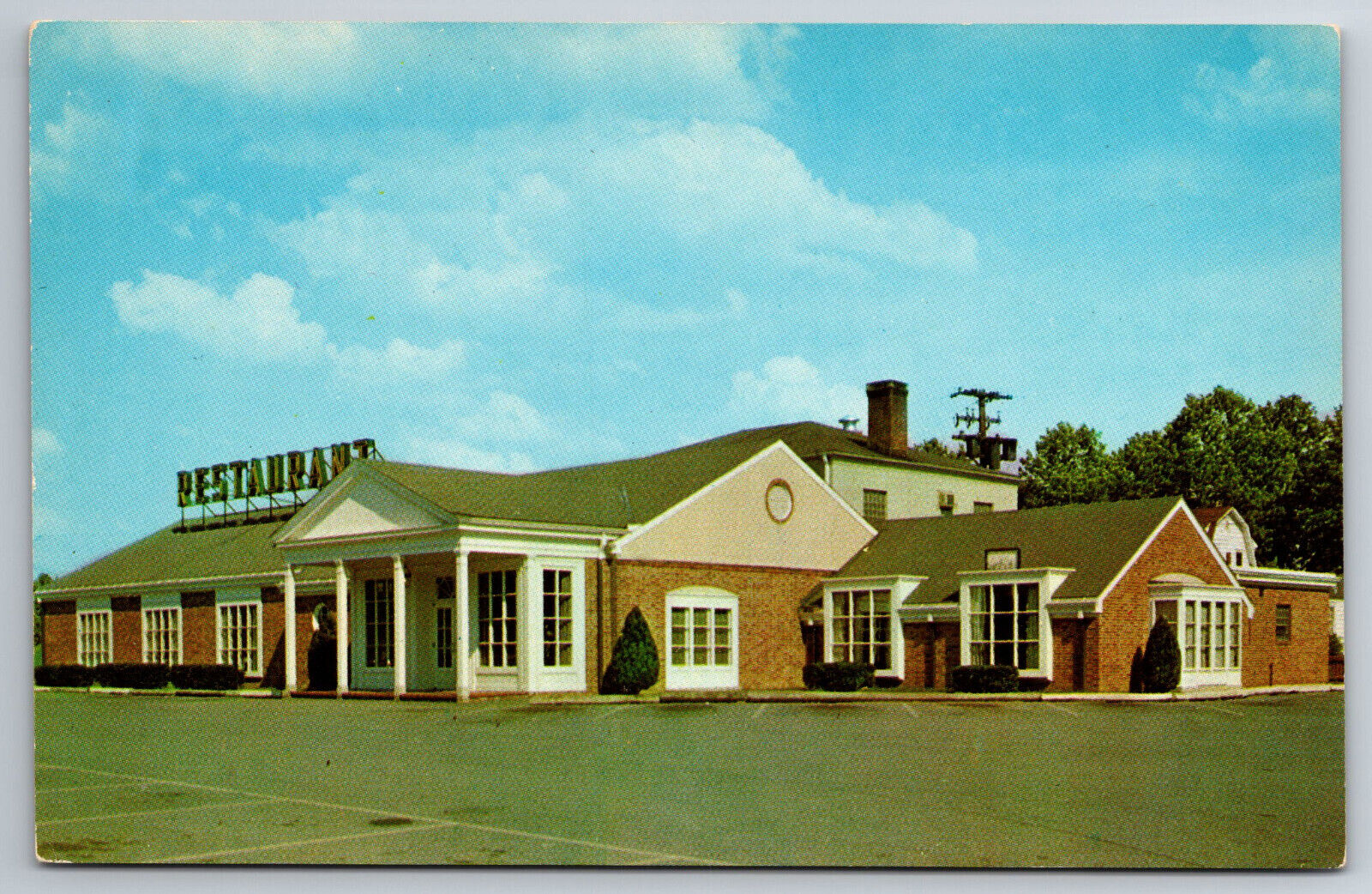 Vintage Postcard PA Near Harrisburg Van\'s Colonial Restaurant Street View -4966