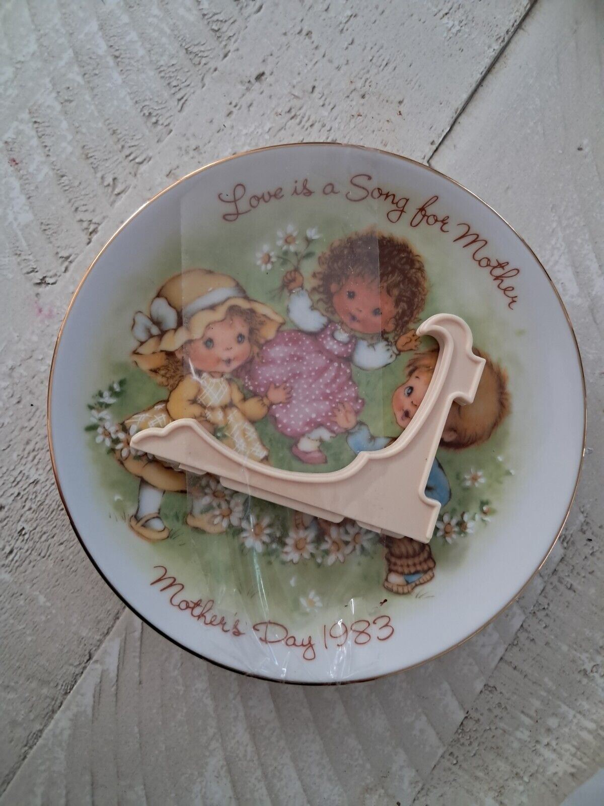 Vintage 1983 Avon Mothers Day Collectors Plate