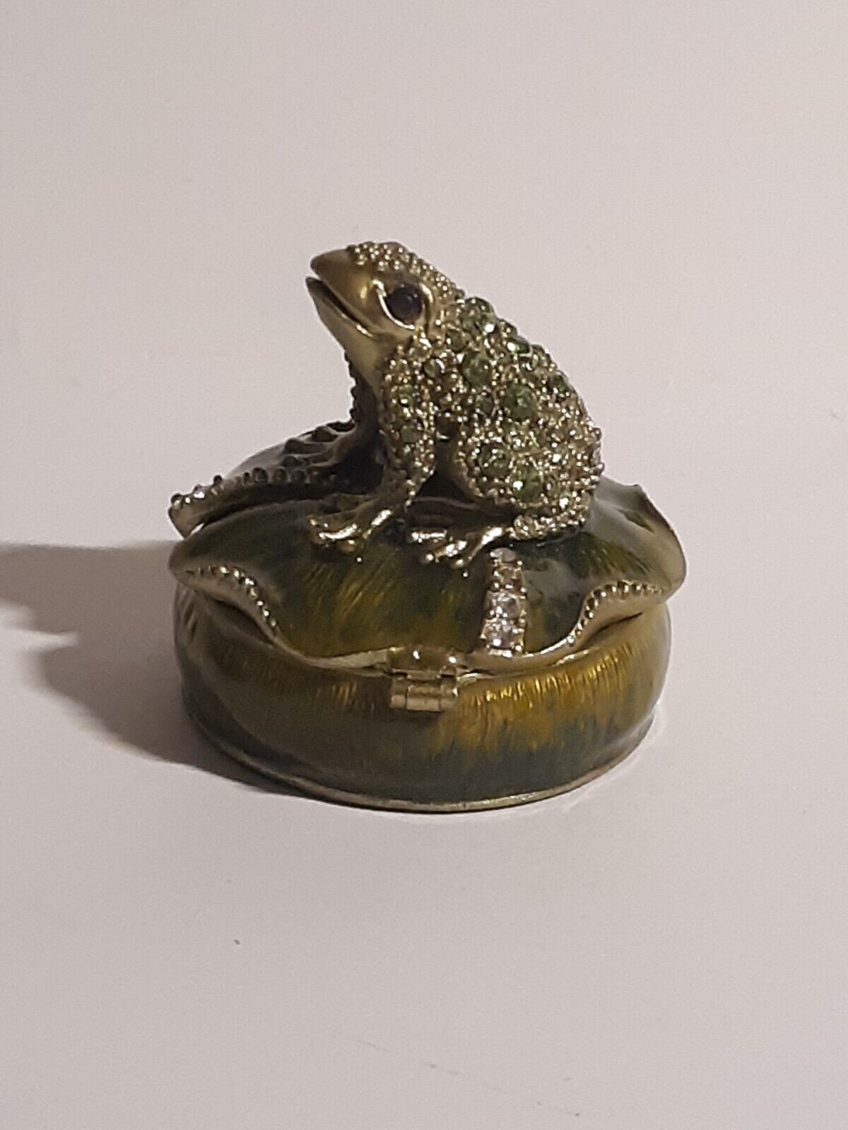 Enameled and Bejeweled Frog Pillbox