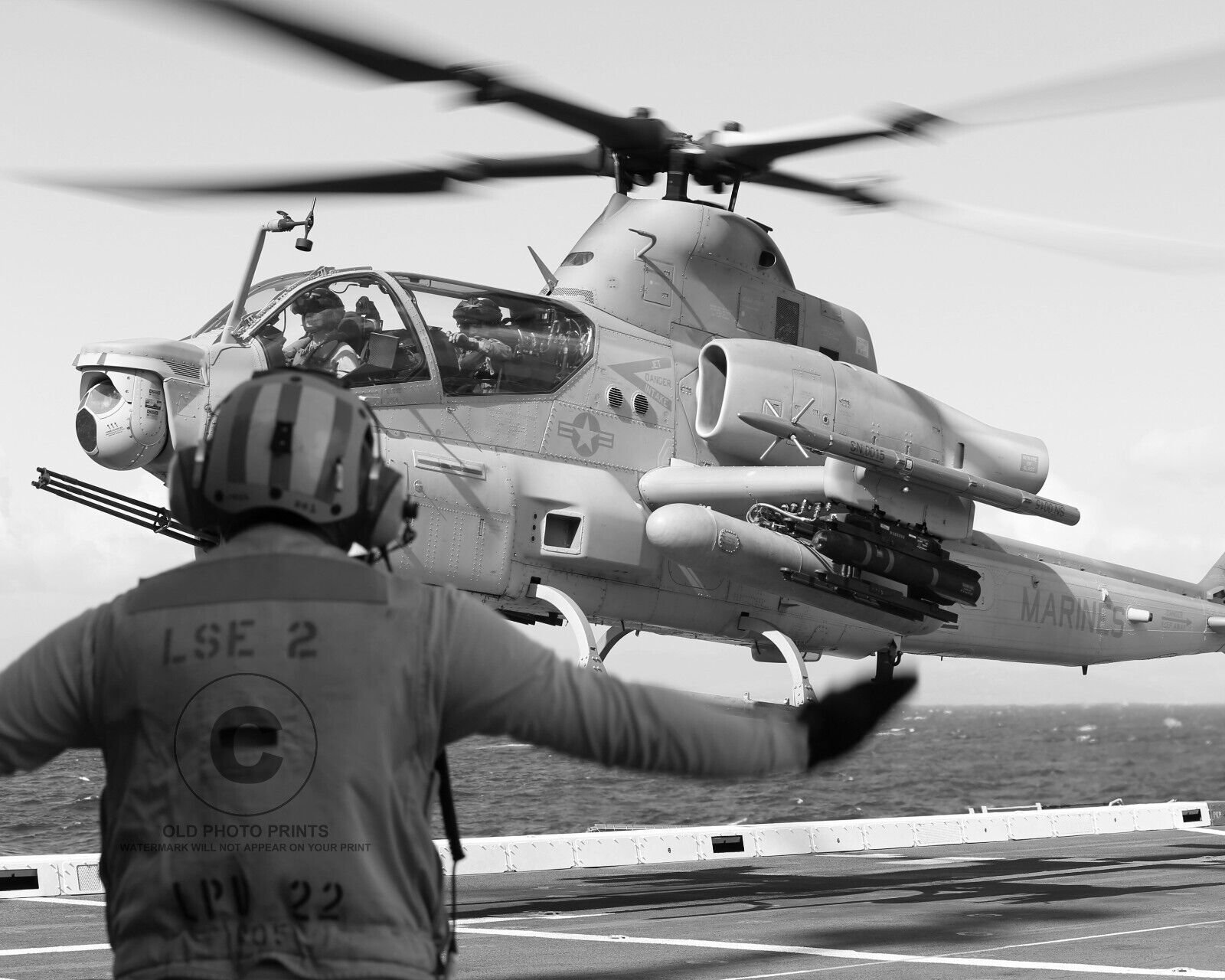 AH-1Z Viper Helicopter 2014 Photo Amphibious Transport Dock USS San Diego LPD 22