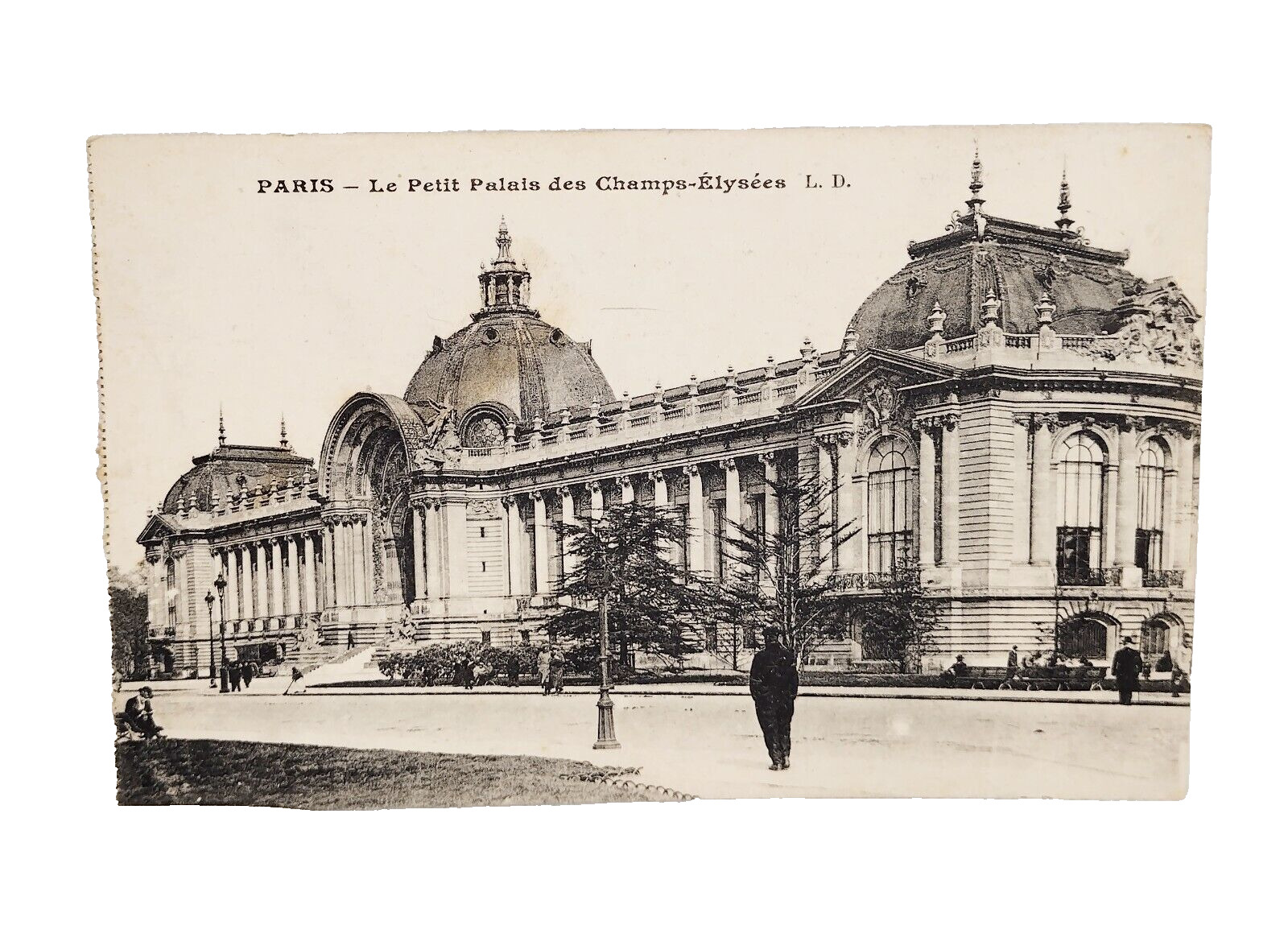 Paris - Le Petit Palais des Champs-Elysees L. D.  Vintage  Post Card