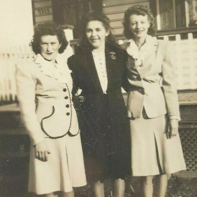 Vintage 1940s Photo Lovely Ladies in Pretty Dress Suits Phila. Lesbian Interest