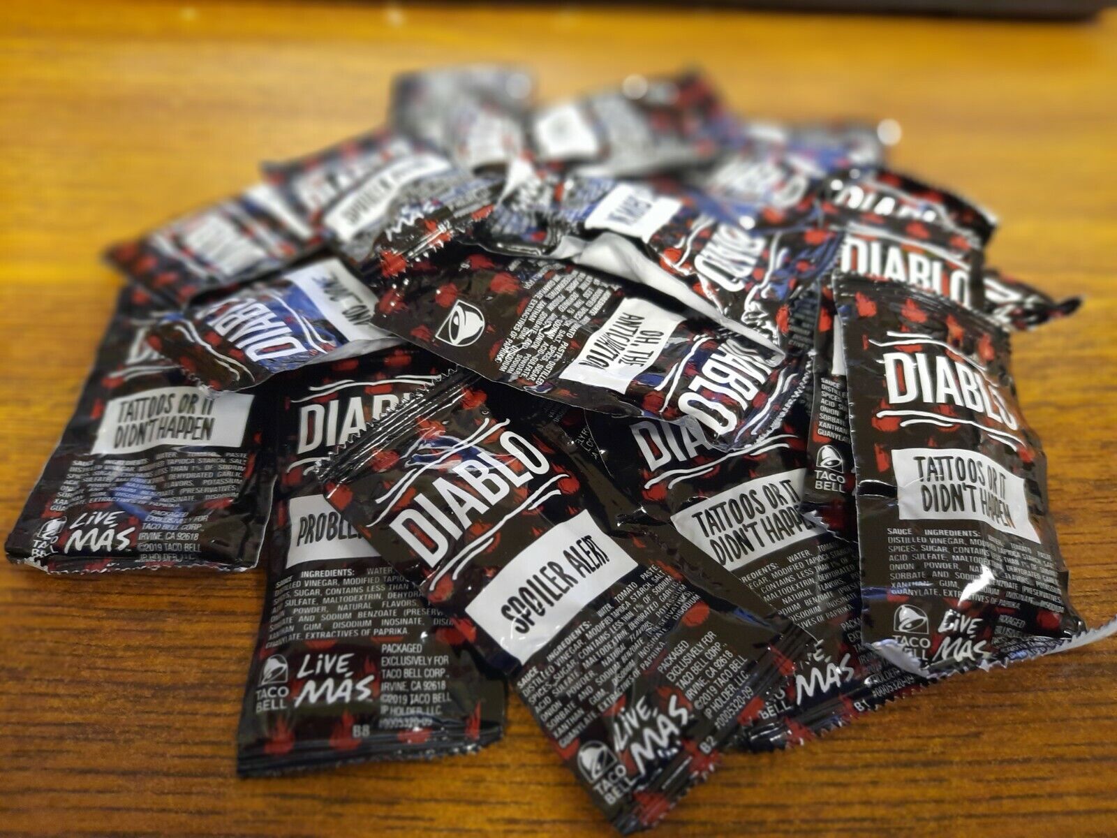 Lot of 100 Taco Bell DIABLO Hot Sauce Packets Live Mas Assorted Sayings New 
