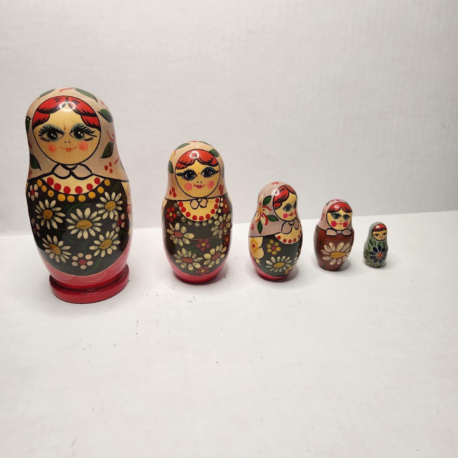 Vintage Floral Matryoshka Wooden Hand Painted Nesting Babushka Dolls Set of 5