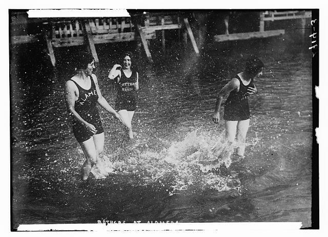 Photo:Bathers at Alameda