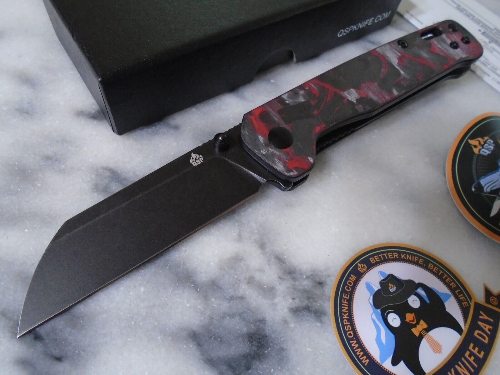QSP Penguin Pocket Knife D2 Red Shredded Carbon Fiber 2 Way Clip QS130-URD New
