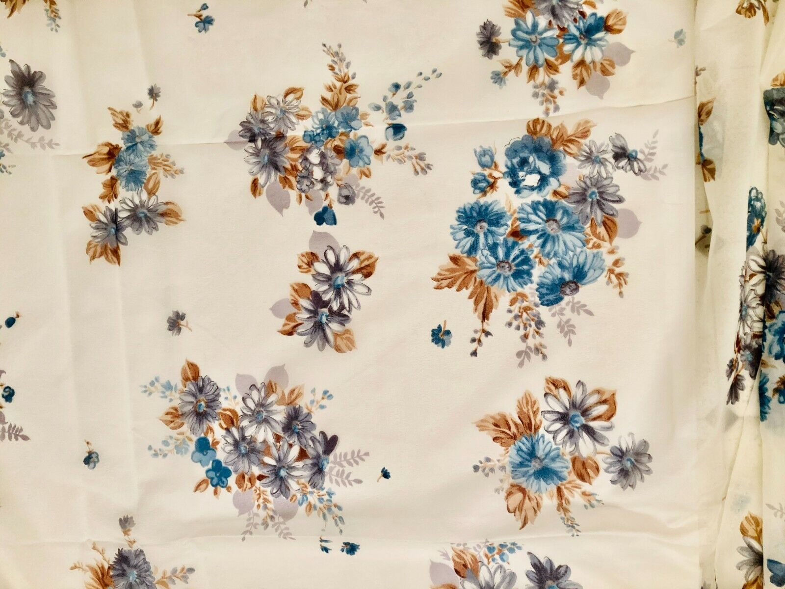 Vintage 1950s sheer fabric large blue & white flowers 122 x 42\