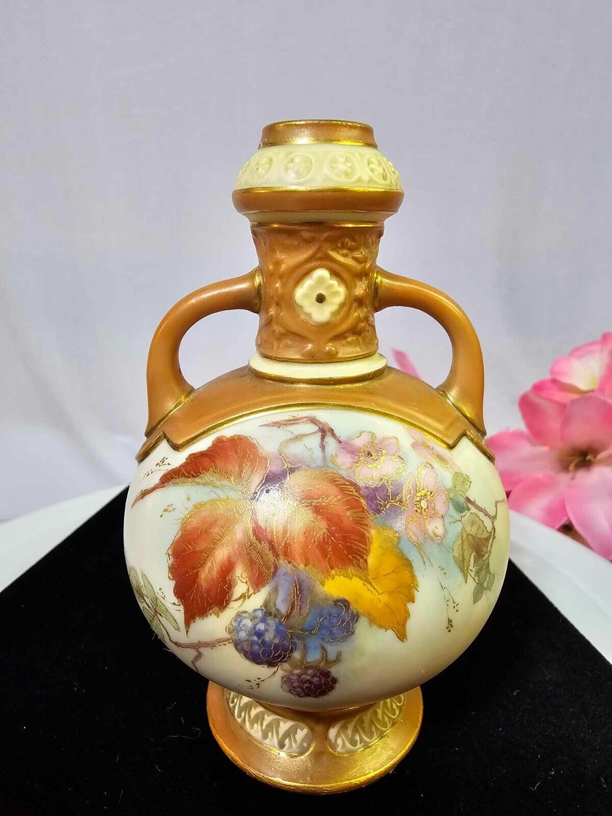 1904 Royal Worcester Bud Vase w/ Pink Flowers & Berries 2 handle porcelain- B9